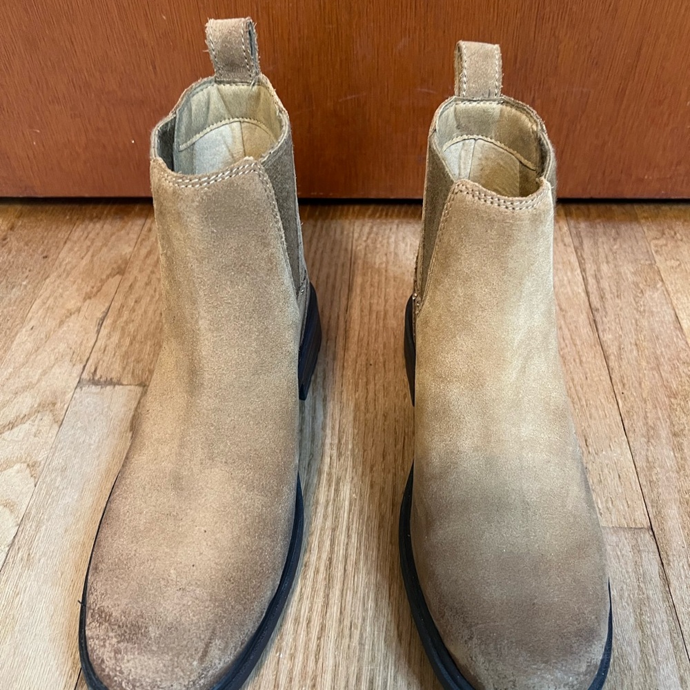 Tan Ugg Harrison Chelsea Boots -Mismatched Sizes-